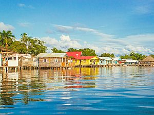 Bocas Town auf Isla Colón im Archipel Bocas del Toro