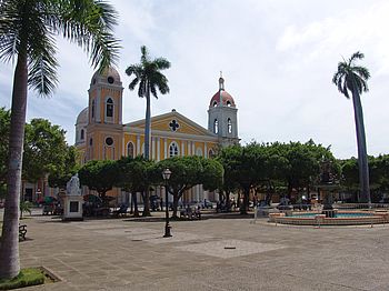 Parque Central mit Kathedrale, Granada Platz Parque Central mit Kathedrale von Granada in Nicaragua