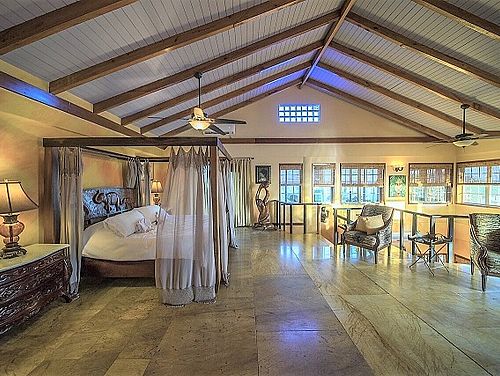 Schlafbereich der Seafront Premier Suite im Hotel Chabil Mar Villas