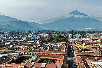 Blick über die Stadt Antigua in Guatemala