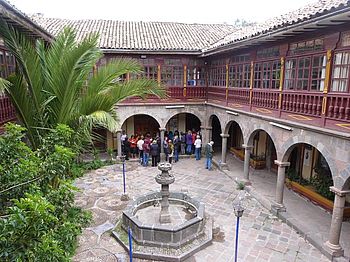 Innenhof der Sprachschule Acupari in Cuzco