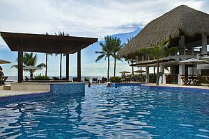 Hotel Dos Mundos Pool