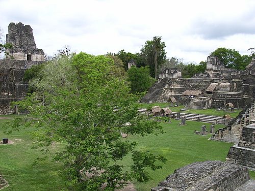 Tikal Mayaruinen