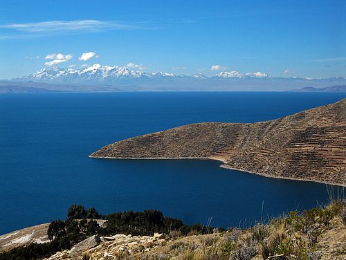 Blick auf den Titicacasee und die Berge