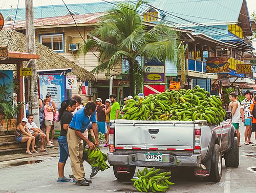 Straßenszene in Bocas Town auf der Insel Colón/Bocas del Toro
