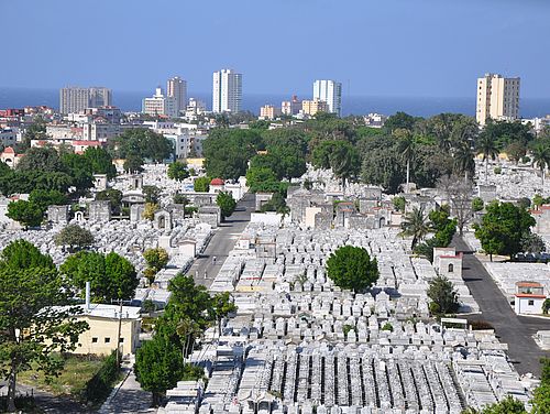 Blick auf Havanna und den Friedhof