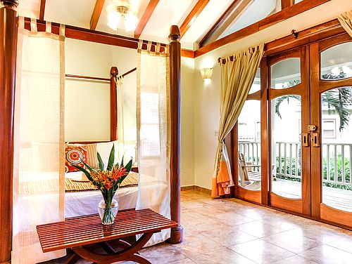 Schlafzimmer im Strandhaus im Hotel Hopkins Bay Resort in Belize
