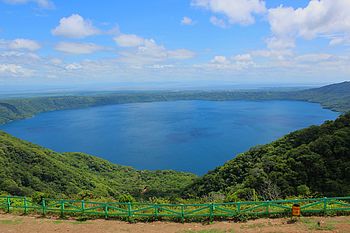 Blick von Catarina auf die Laguna de Apoyo Blick von Catarina auf die Laguna de Apoyo