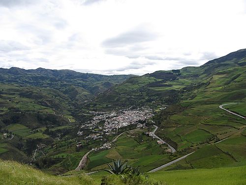 typische, grüne Hochlandszenerie in Ecuador