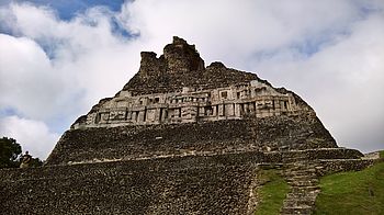 Pyramide El Castillo, Xunantunich Belize Pyramide El Castillo in Mayastätte Xunantunich in Belize