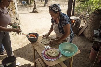 Tortilla-Workshop in lokalem Haus in La Palma/Chontales Tortilla-Workshop in lokalem Haus in La Palma/Chontales