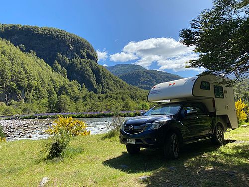 Rast am Fluss mit Patagonia Camper