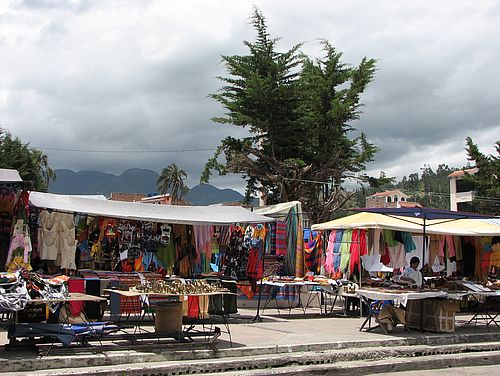 bunte Marktstände in Otavalo