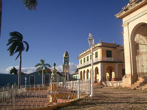 Plaza Mayor und die San-Francisco-Kirche in Trinidad
