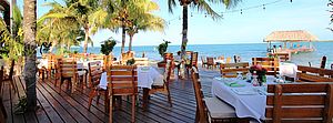 Restaurant, Hotel Chabil Mar Villas Restaurant des Hotels Chabil Mar Villas auf einer Holzplattform direkt am Strand