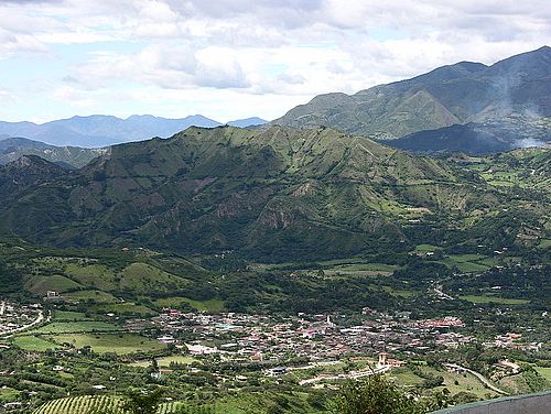 Grüne Landschaft im Vilcabamba-Tal