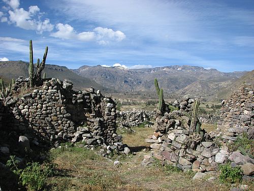 Ruinen auf dem Weg ins Colca Tal